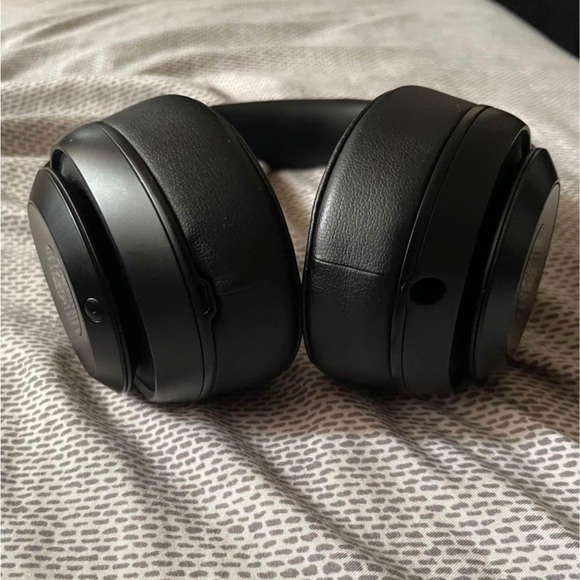 Beats Studio 3s (Black) - Picture 3 of 6